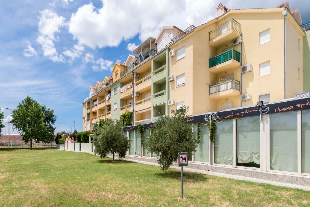 Natali Apartment Omis Exterior photo